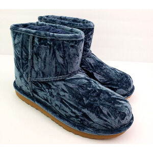 UGG Classic Mini II Girls Size 6Y Blue Velvet Pull On Warm Winter Boots 1142070K